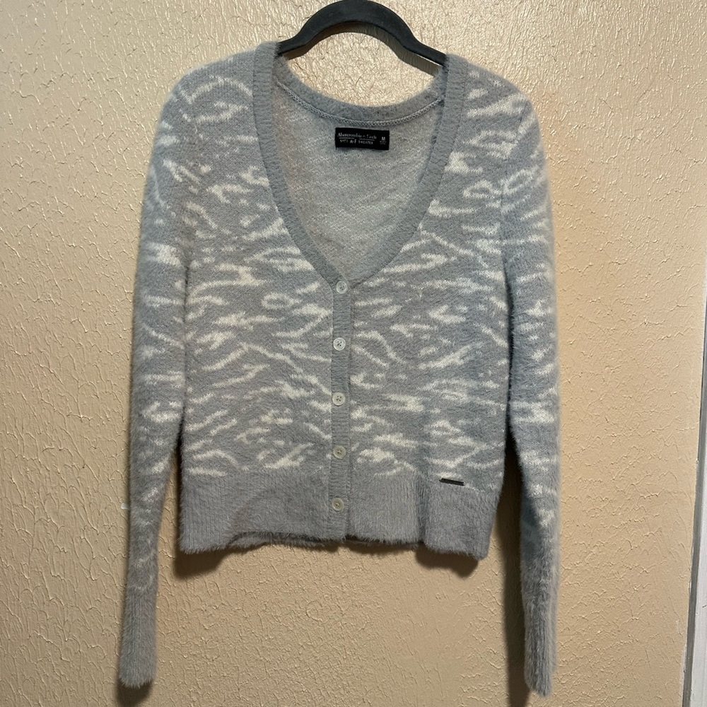 Abercrombie & Fitch Cropped Sweater Animal Print Size‎ Medium